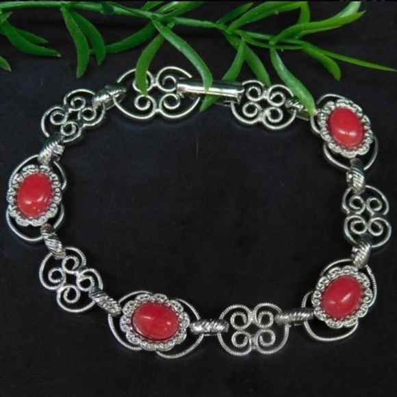 Vintage Jewelry - VINTAGE RED STONE BRACELET